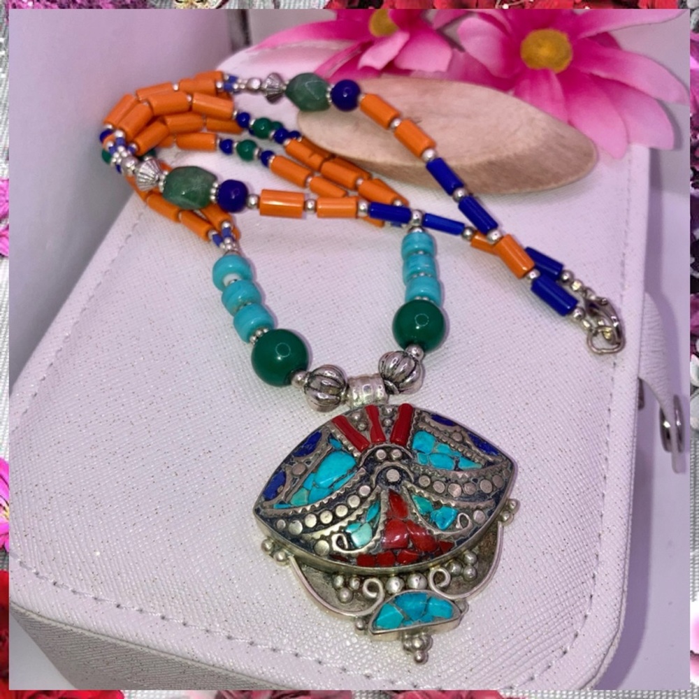 Crushed Turquoise Coral Lapis Lazuli Vintage Ethnic Pendant Necklace